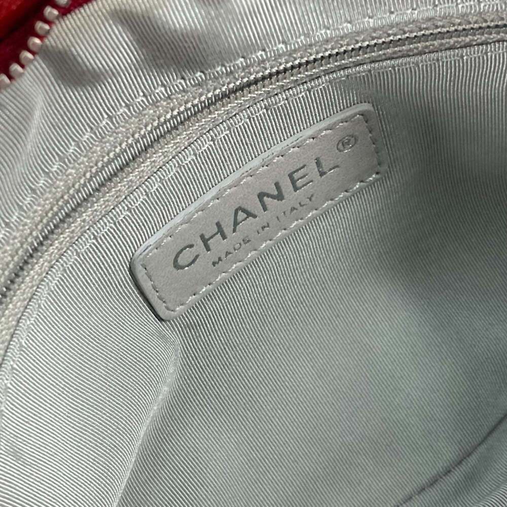 CHANEL Shoulder Bag - Picture 14 of 16